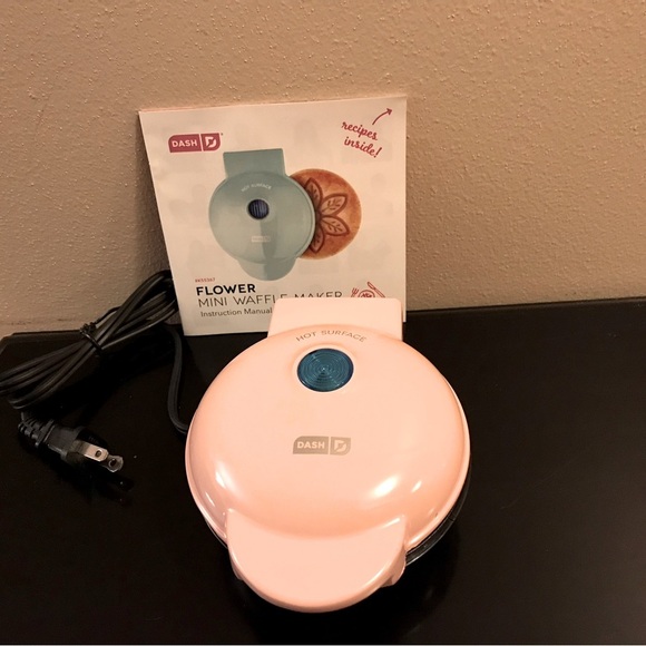 Dash Flower Mini Waffle Maker. NIB - Picture 1 of 2
